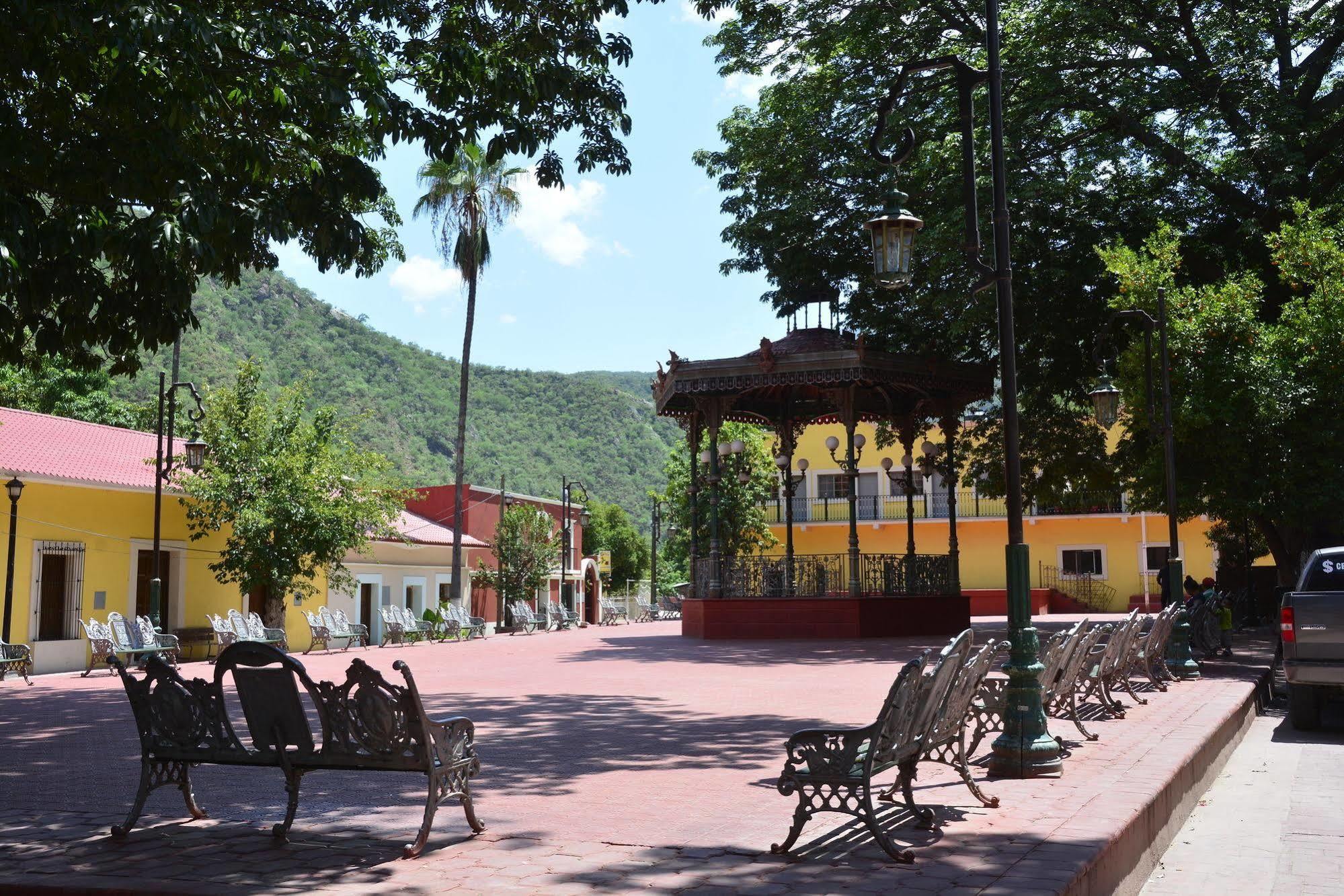 Copper Canyon Riverside Lodge Batopilas Екстер'єр фото